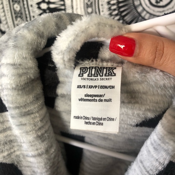 PINK Robe - Picture 5 of 5